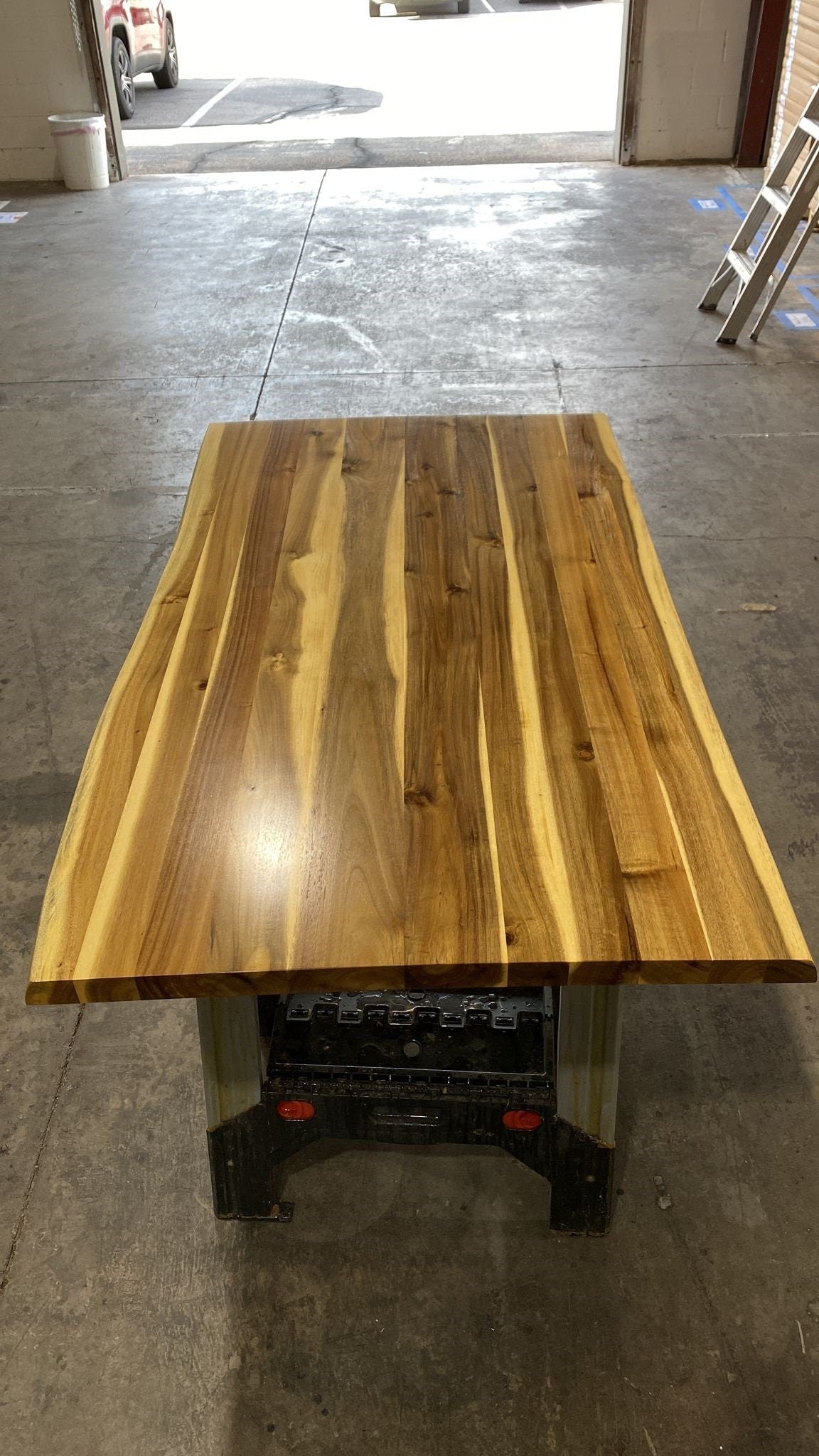 Live Edge Dining Table - Teak Wood Dining Room Table - UMBUZÖ